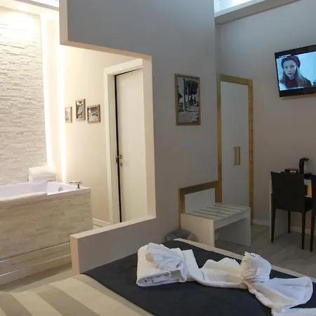 那佛纳尼斯客房酒店 3*