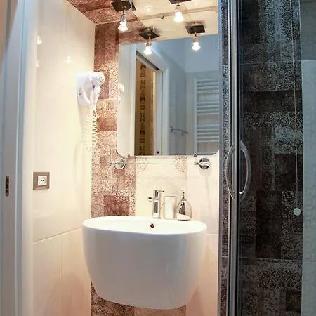 那佛纳尼斯客房酒店