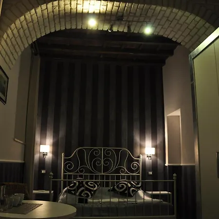 那佛纳尼斯客房酒店